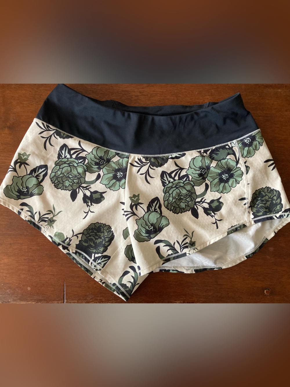 Oiselle Roga shorts, size 4